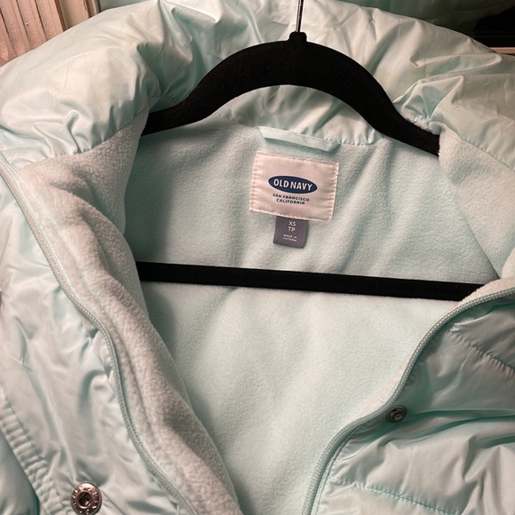 Old Navy puffer vest sea foam green. - Picture 8 of 8